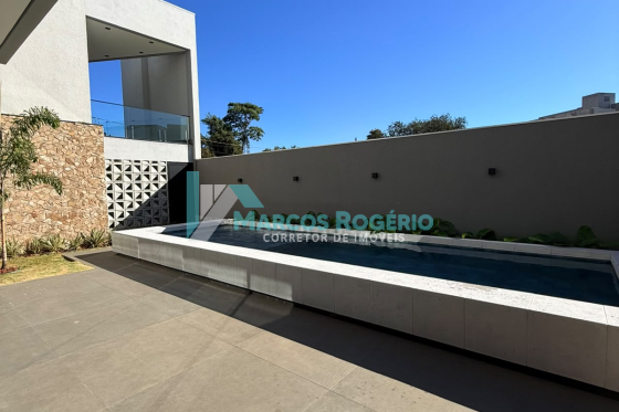 Sobrado à venda - 330m² - Umuarama-PR